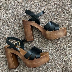 Steve Madden Platform sandal!
